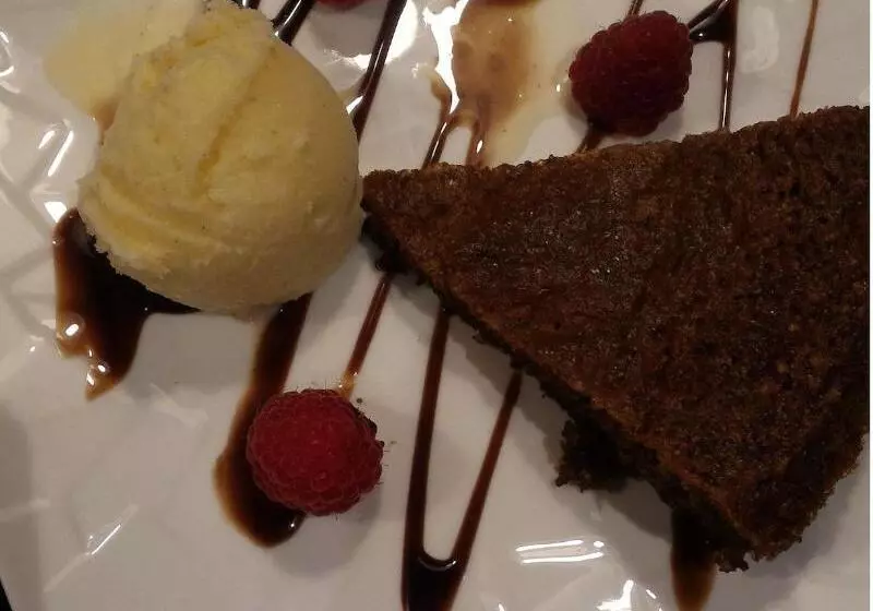 ベッドアンドブレックファースト La Sarlamandre, Chambres Et Table D Hotes