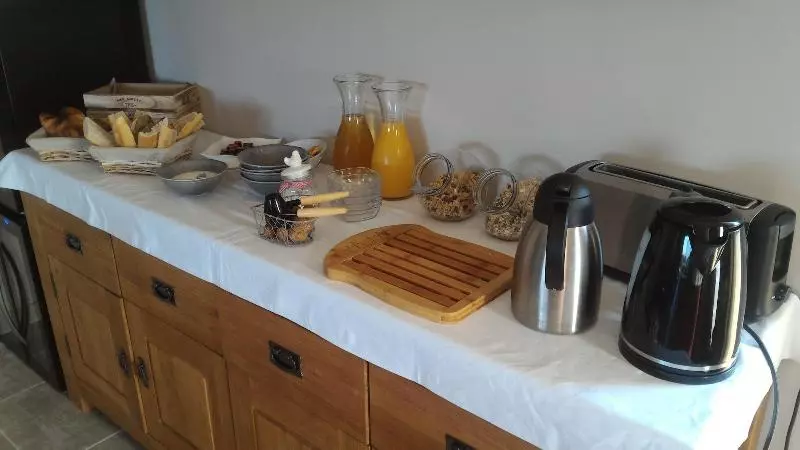 ベッドアンドブレックファースト La Sarlamandre, Chambres Et Table D Hotes