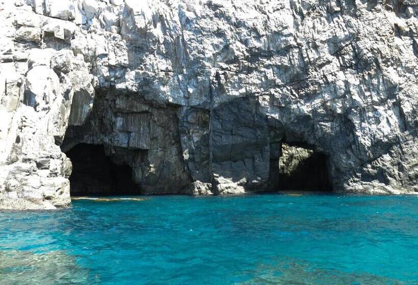 Отель Avan Sukumo