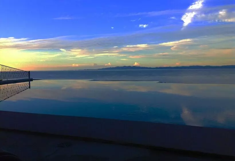 Hotelli Corona Del Mar