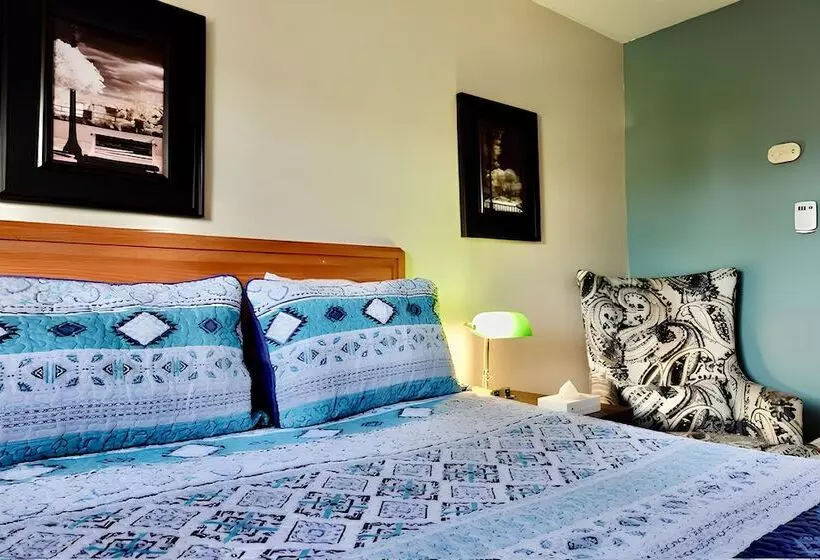 Hotelli Dewar's Inn On The River