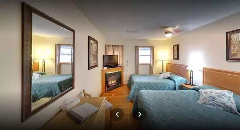 Hotelli Dewar's Inn On The River