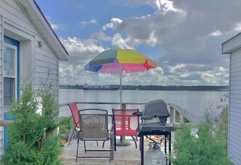 Hotelli Dewar's Inn On The River