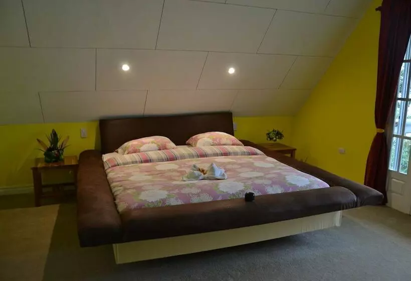 Hotelli Portal De La Montaña