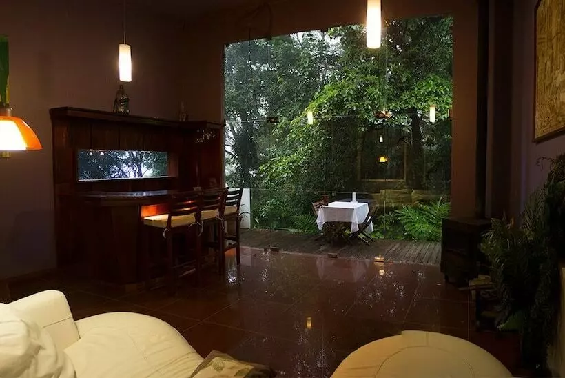 Hotelli Portal De La Montaña