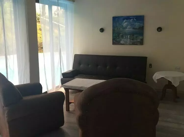 Hotelli Portal De La Montaña