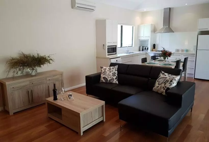 Jarrah Grove Forest Retreat   Adults Only