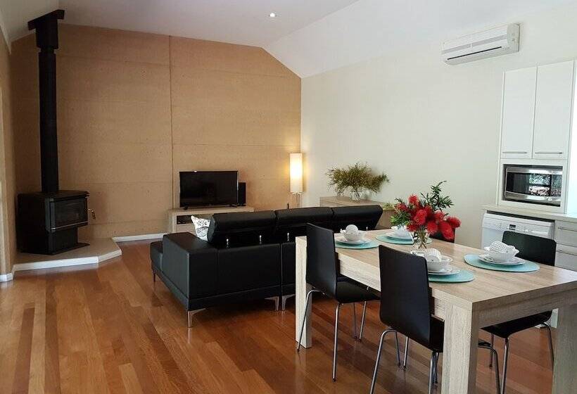 Jarrah Grove Forest Retreat   Adults Only