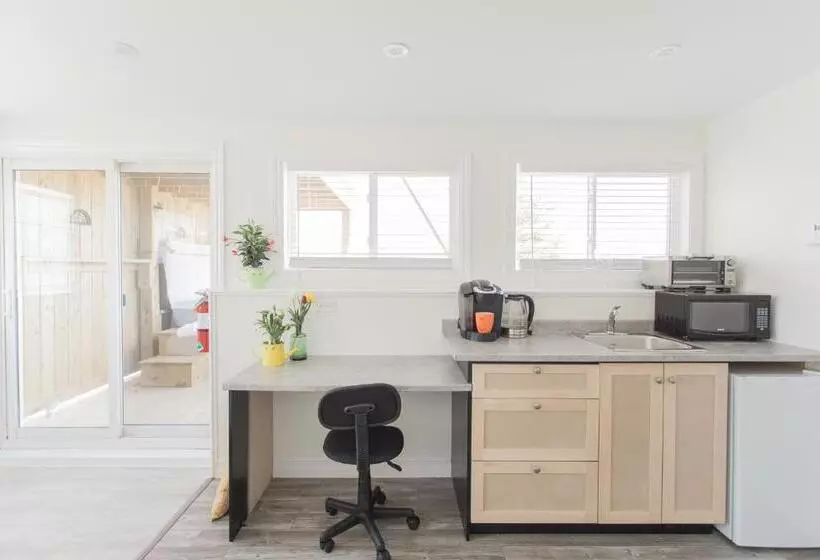 Majatalo Whale House Guest House