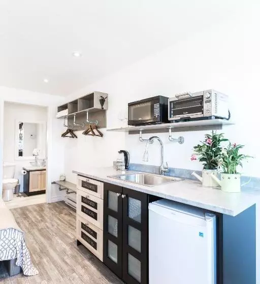 Majatalo Whale House Guest House