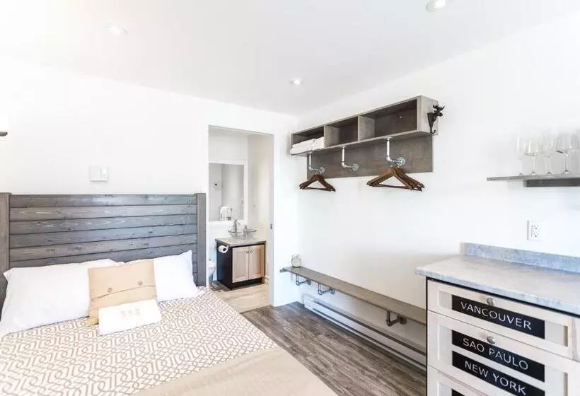 Majatalo Whale House Guest House