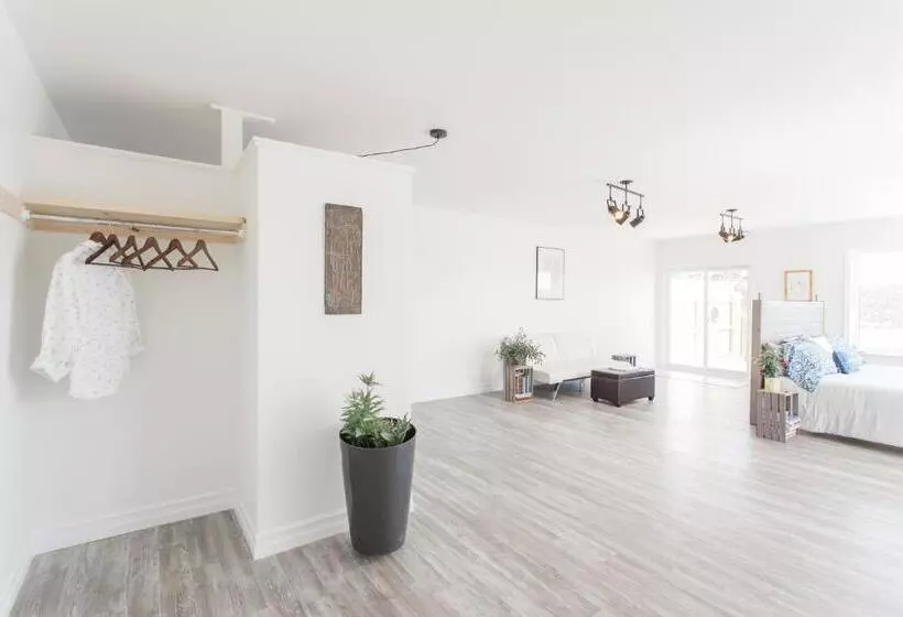 Majatalo Whale House Guest House