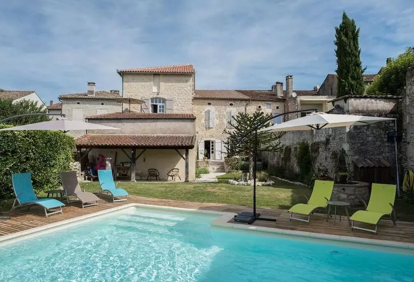 Aamiaismajoitus (B&B) Chambres D'hôtes Maison Saint Privat