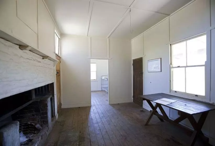 Brackens Hut