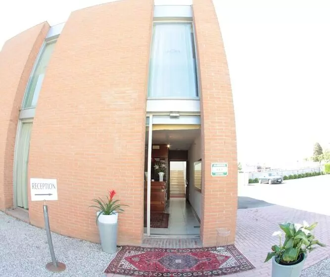 Hotelli La Corte Albergo Meublé