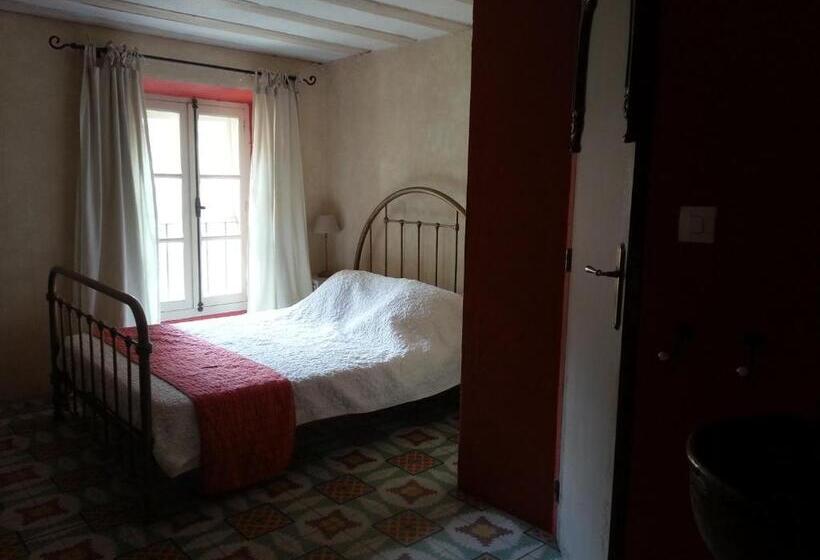 بنسيون Le Patio Des Cigales