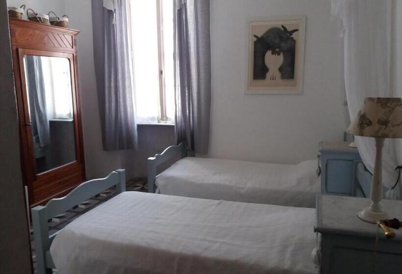 بنسيون Le Patio Des Cigales