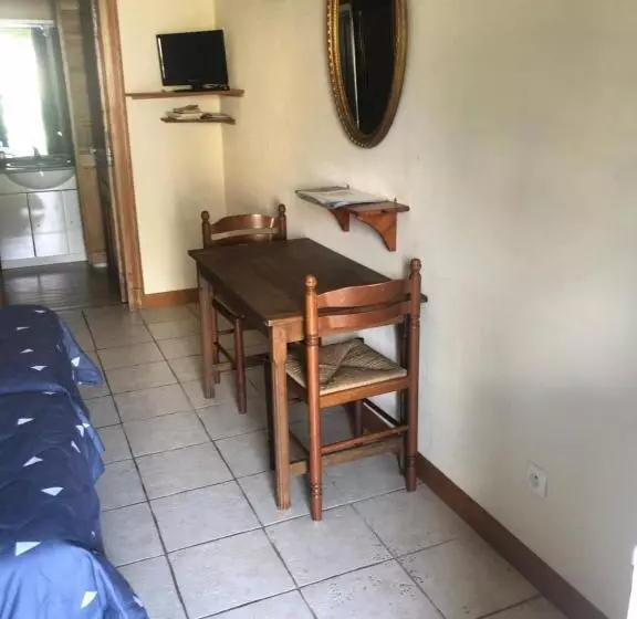 ペンション Meublés De Tourisme La Reserve