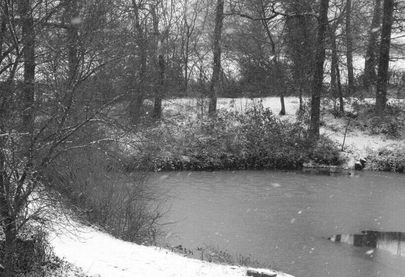 بنسيون Meublés De Tourisme La Reserve