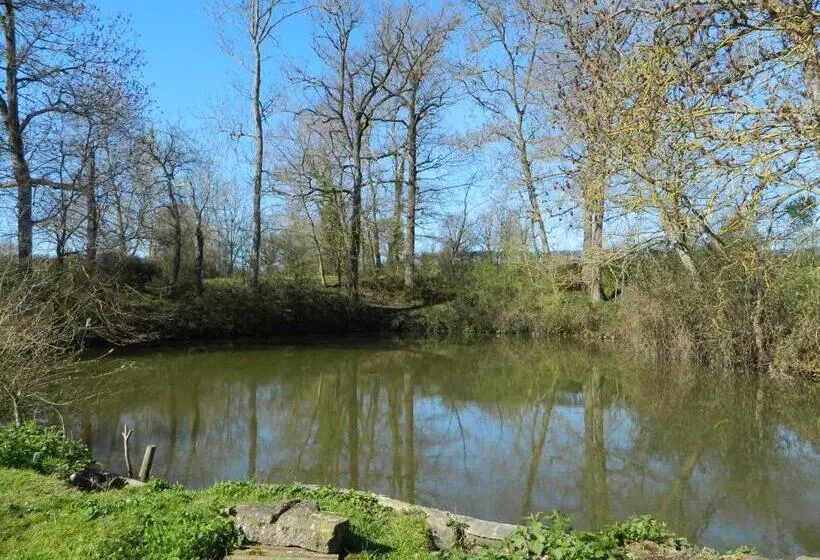 ペンション Meublés De Tourisme La Reserve