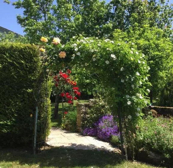 Aamiaismajoitus (B&B) Les Noyers Aulnay