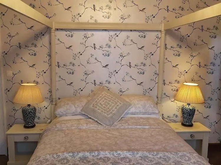 Bed and Breakfast Number 14
