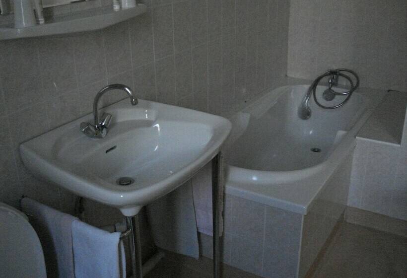 בית מלון כפרי La Baraque De Chastel