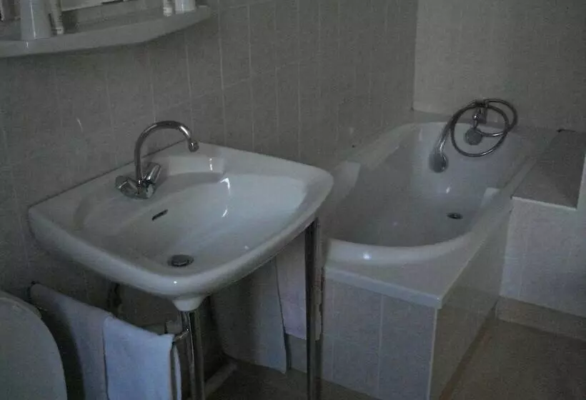 Hotelli La Baraque De Chastel