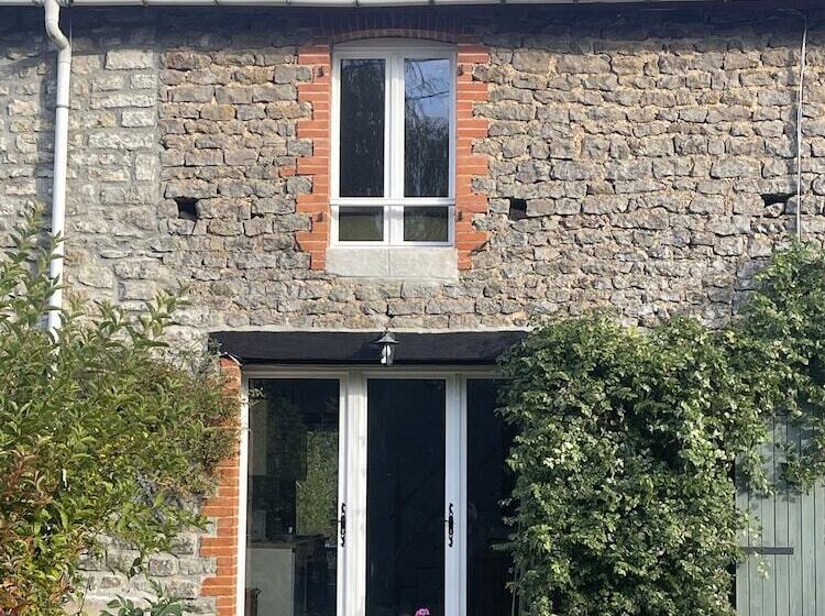 膳宿费 Maison De L'etang