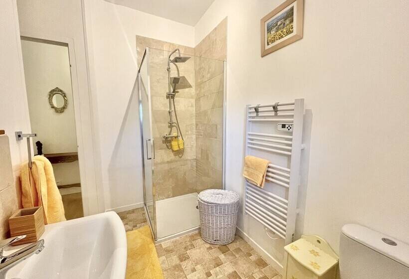 膳宿费 Maison De L'etang