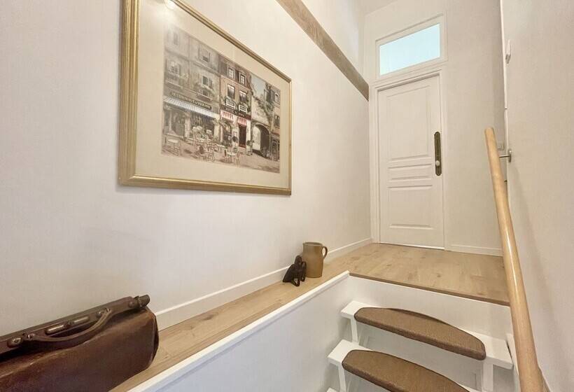 膳宿费 Maison De L'etang