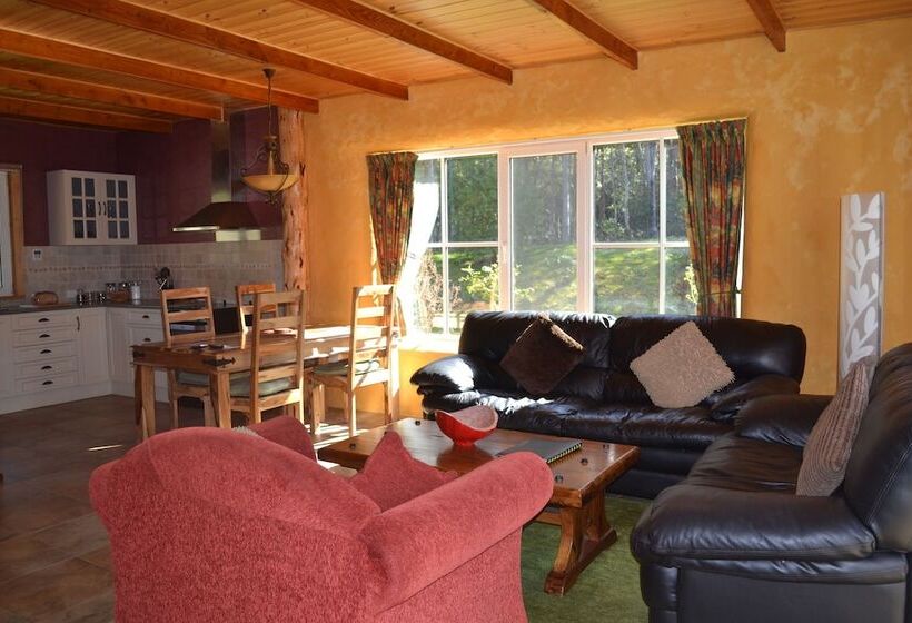 Whispering Spirit Holiday Cottages & Mini Ponies