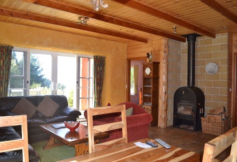 Whispering Spirit Holiday Cottages & Mini Ponies