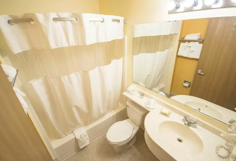 בית מלון כפרי Clarion Inn Auburn Seattle