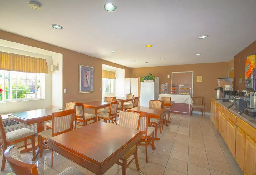 בית מלון כפרי Clarion Inn Auburn Seattle