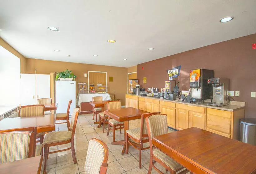 בית מלון כפרי Clarion Inn Auburn Seattle