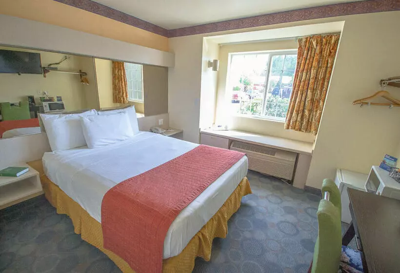 בית מלון כפרי Clarion Inn Auburn Seattle