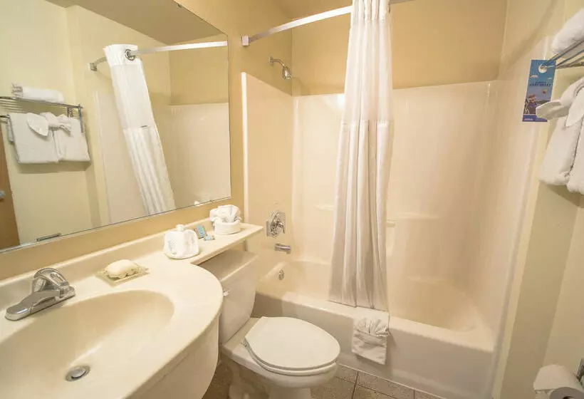 בית מלון כפרי Clarion Inn Auburn Seattle