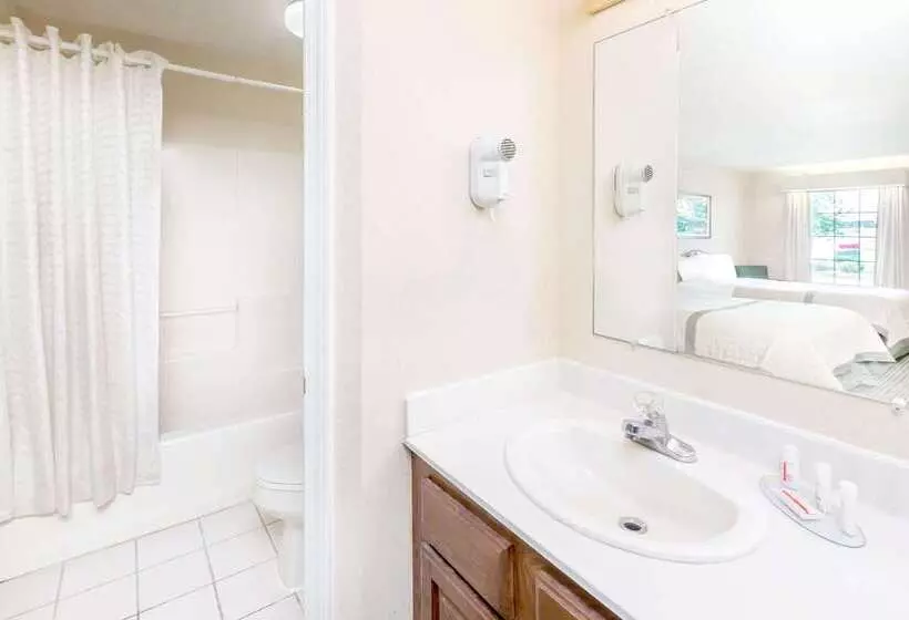 فندق Baymont Inn & Suites By Wyndham Grenada