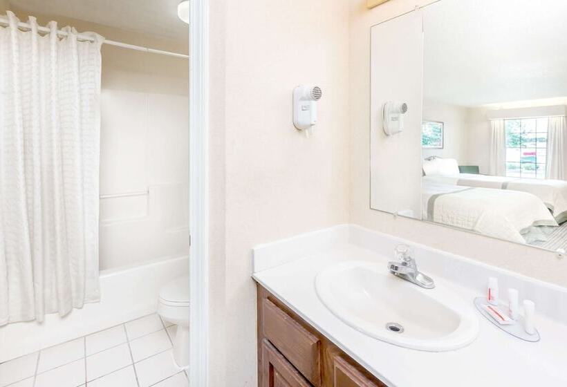 ホテル Baymont Inn & Suites By Wyndham Grenada