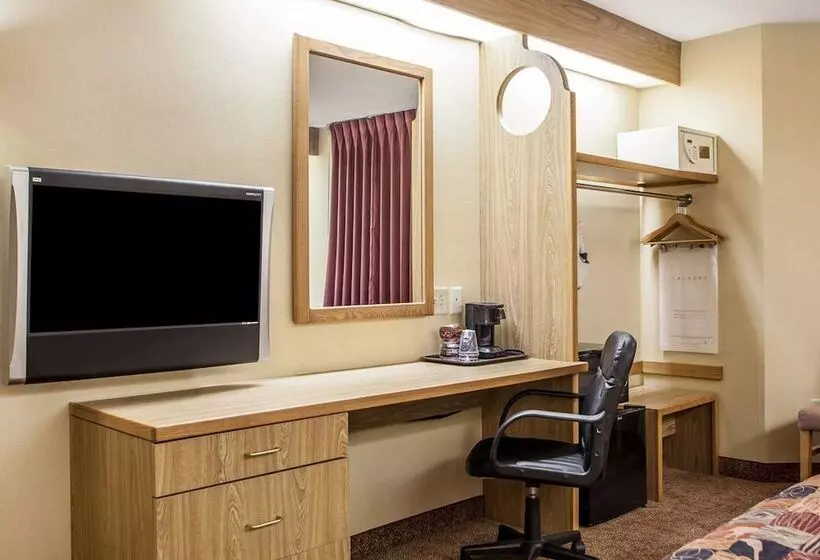 Отель Baymont Inn & Suites By Wyndham Mukwonago