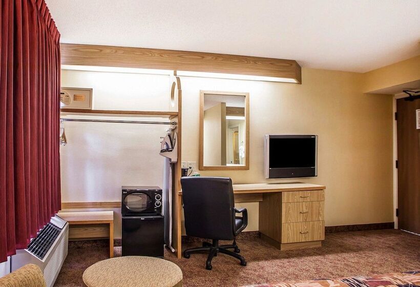 בית מלון כפרי Baymont Inn & Suites By Wyndham Mukwonago