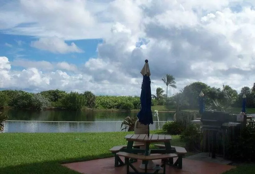 Отель Canada House Beach Club Resort