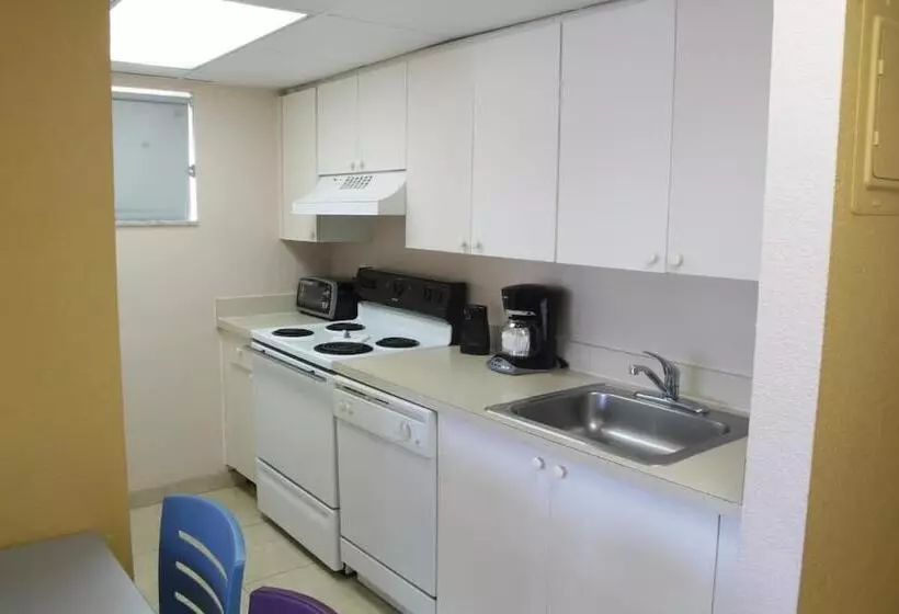 Отель Canada House Beach Club Resort