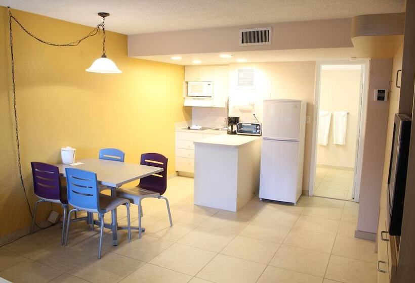 בית מלון כפרי Canada House Beach Club Resort