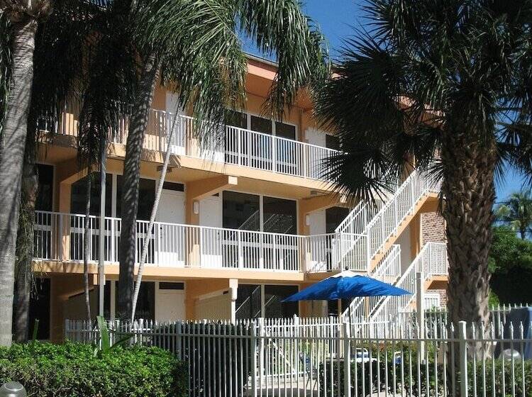 בית מלון כפרי Canada House Beach Club Resort