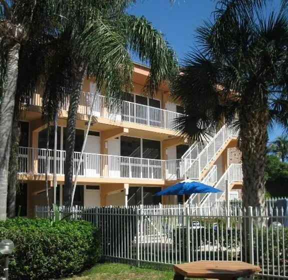 Отель Canada House Beach Club Resort