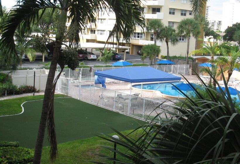 בית מלון כפרי Canada House Beach Club Resort