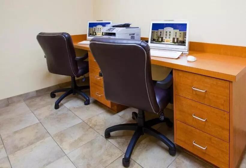 هتل Candlewood Suites New Bern, An Ihg