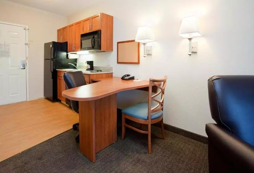 هتل Candlewood Suites New Bern, An Ihg